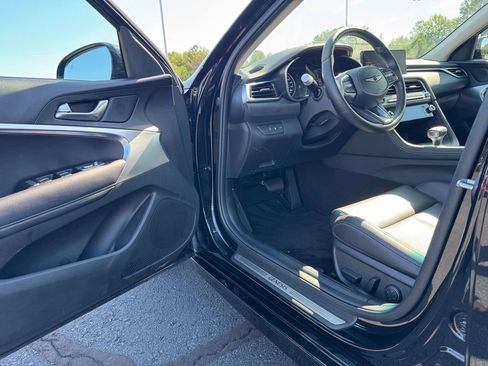 Used 2025 Genesis G70 2.5T image 13