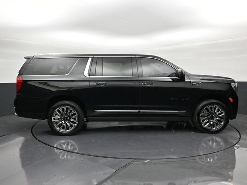 Used 2023 GMC Yukon XL Denali Ultimate AWD/4WD image 6