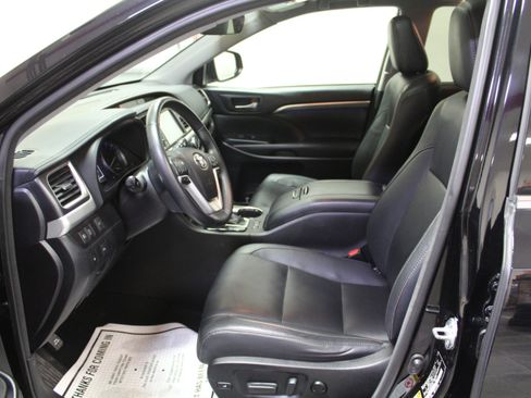 Used 2017 Toyota Highlander Limited Platinum image 19