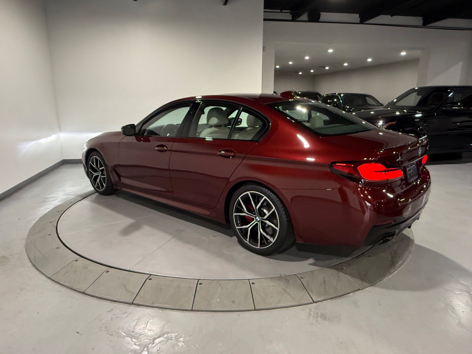 Used 2023 BMW 530i xDrive w/ M Sport Package AWD/4WD image 15