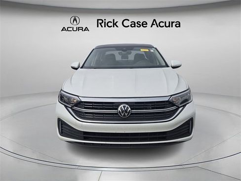 Used 2023 Volkswagen Jetta SEL image 3