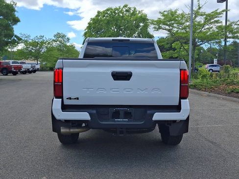 Certified 2024 Toyota Tacoma TRD Off-Road w/ TRD Off Road Upgrade Package AWD/4WD image 6
