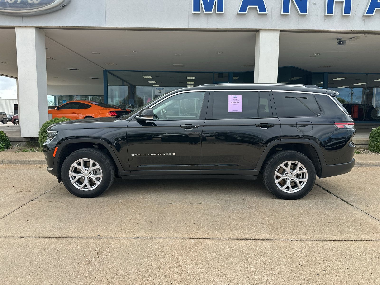 Used 2022 Jeep Grand Cherokee L Limited AWD/4WD image 12