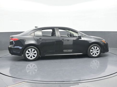 Used 2022 Toyota Corolla LE image 7