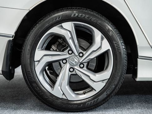 Used 2018 Honda Accord EX image 15