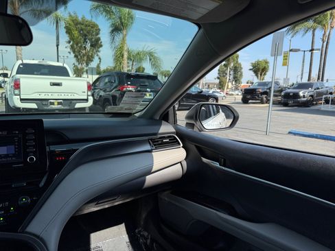 Used 2022 Toyota Camry SE FWD image 22