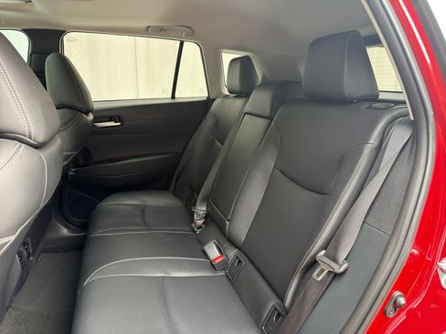 Used 2023 Toyota Corolla Cross XLE w/ Convenience Package FWD image 14