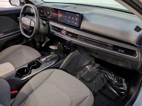 Used 2025 Kia K4 LXS image 29