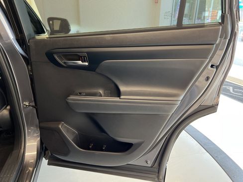 Used 2022 Toyota Highlander XLE image 49