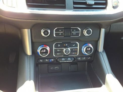 Used 2023 GMC Yukon SLT w/ SLT Premium Package AWD/4WD image 21