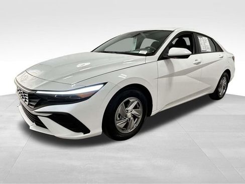 Certified 2025 Hyundai Elantra SE FWD image 6