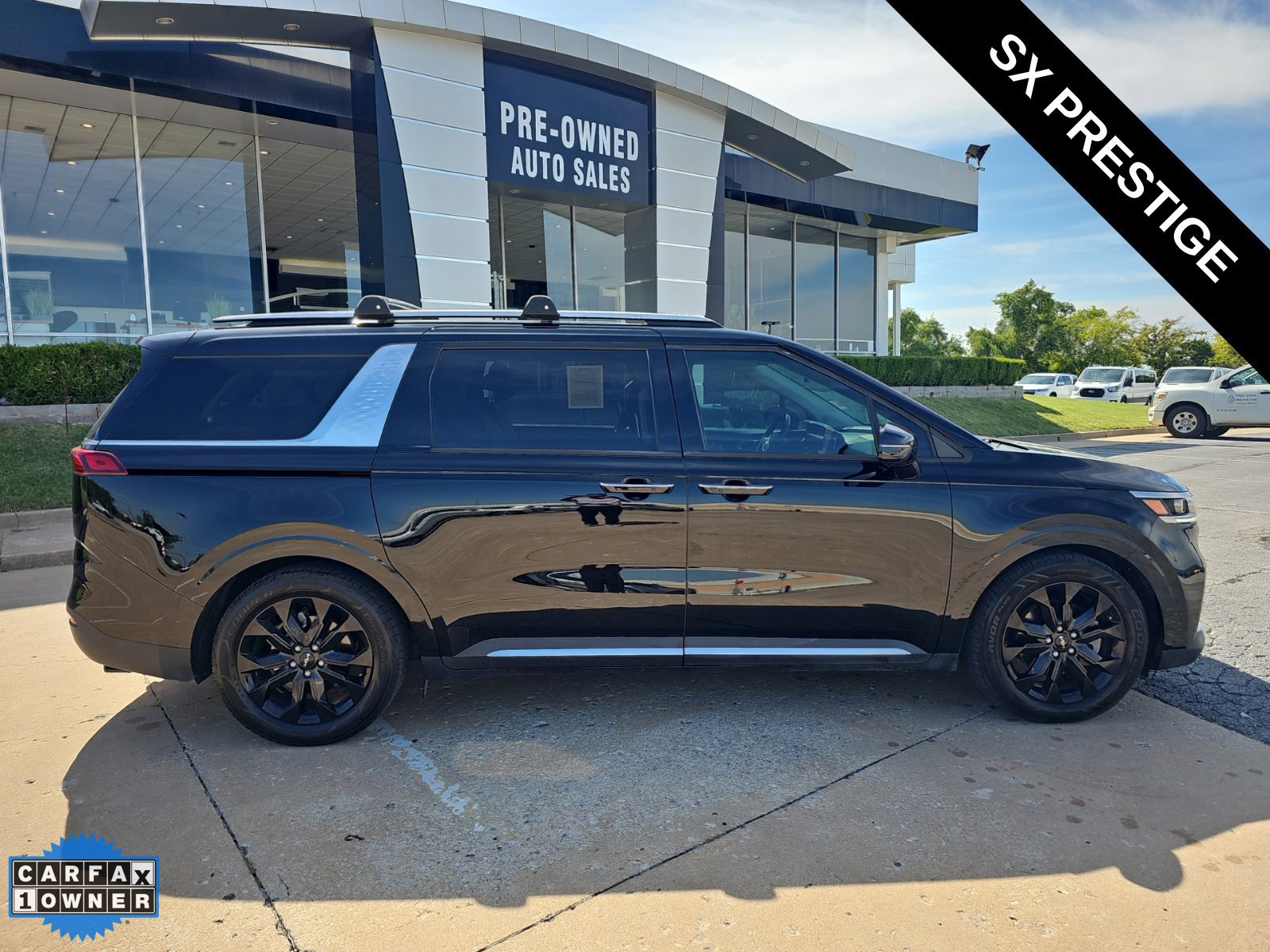 Used 2023 Kia Carnival SX Prestige FWD image 2