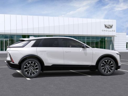 New 2025 Cadillac Lyriq Sport image 29