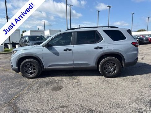 Used 2025 Honda Pilot TrailSport image 6