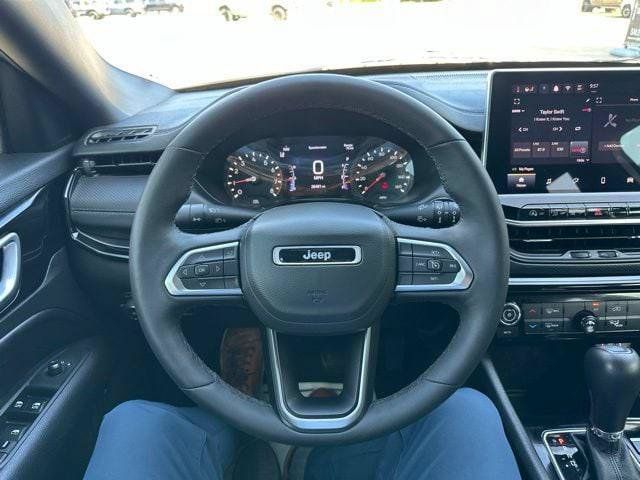 Certified 2025 Jeep Compass Latitude w/ Altitude Special Edition AWD/4WD image 12