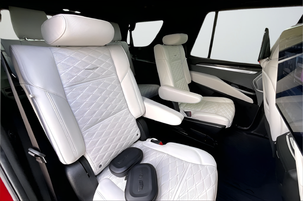 Used 2026 Cadillac Escalade V w/ LPO, ONYX Package AWD/4WD image 19