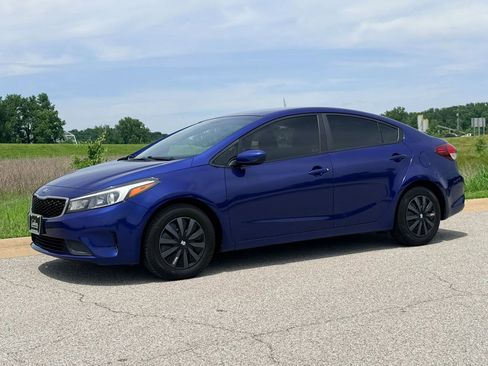 Used 2017 Kia Forte LX FWD image 4