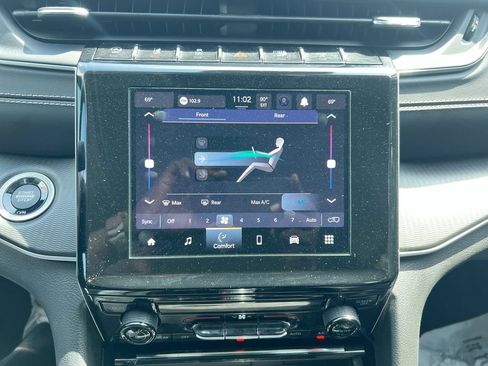 Used 2023 Jeep Grand Cherokee L Laredo RWD image 16