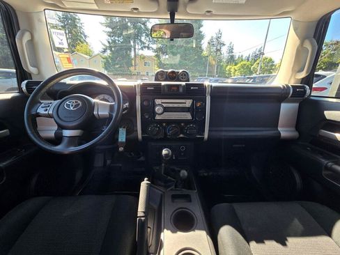 Used 2007 Toyota FJ Cruiser 4WD image 2