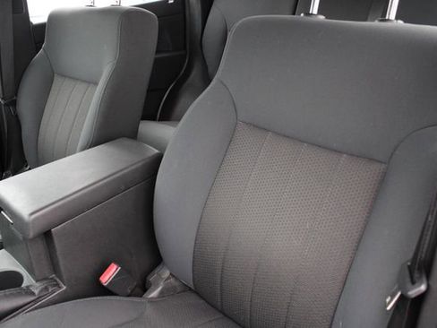 Used 2012 Jeep Liberty Sport AWD/4WD image 4