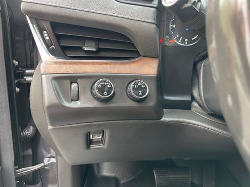 Used 2015 Cadillac Escalade ESV Premium image 52