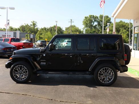 Used 2023 Jeep Wrangler Unlimited Sahara w/ Cold Weather Group AWD/4WD image 8