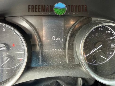 Used 2019 Toyota Camry SE FWD image 8