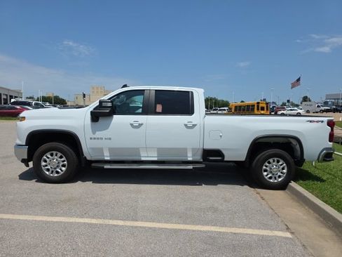 Used 2025 Chevrolet Silverado 3500 LT w/ Safety Package AWD/4WD image 2