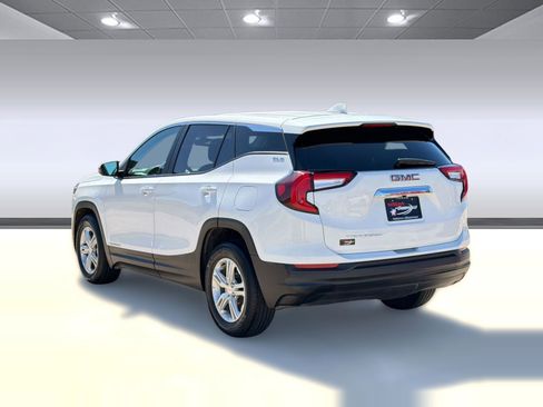 Used 2024 GMC Terrain SLE image 3