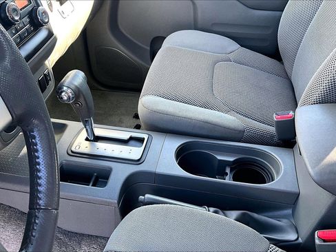 Used 2018 Nissan Frontier SV image 13