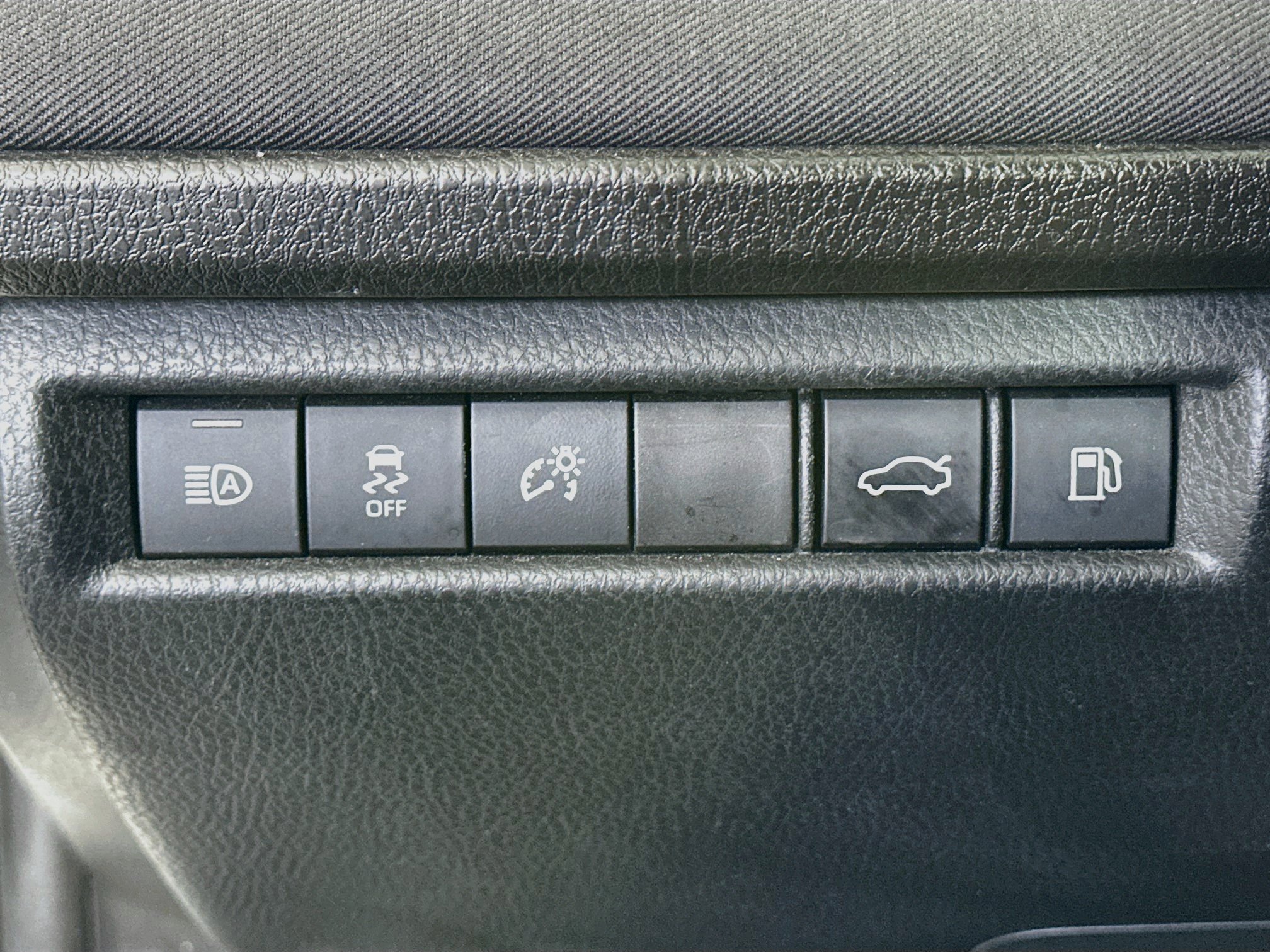 Used 2025 Toyota Camry LE FWD image 17