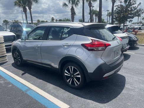 Used 2020 Nissan Kicks SR w/ SR Premium Package FWD image 4