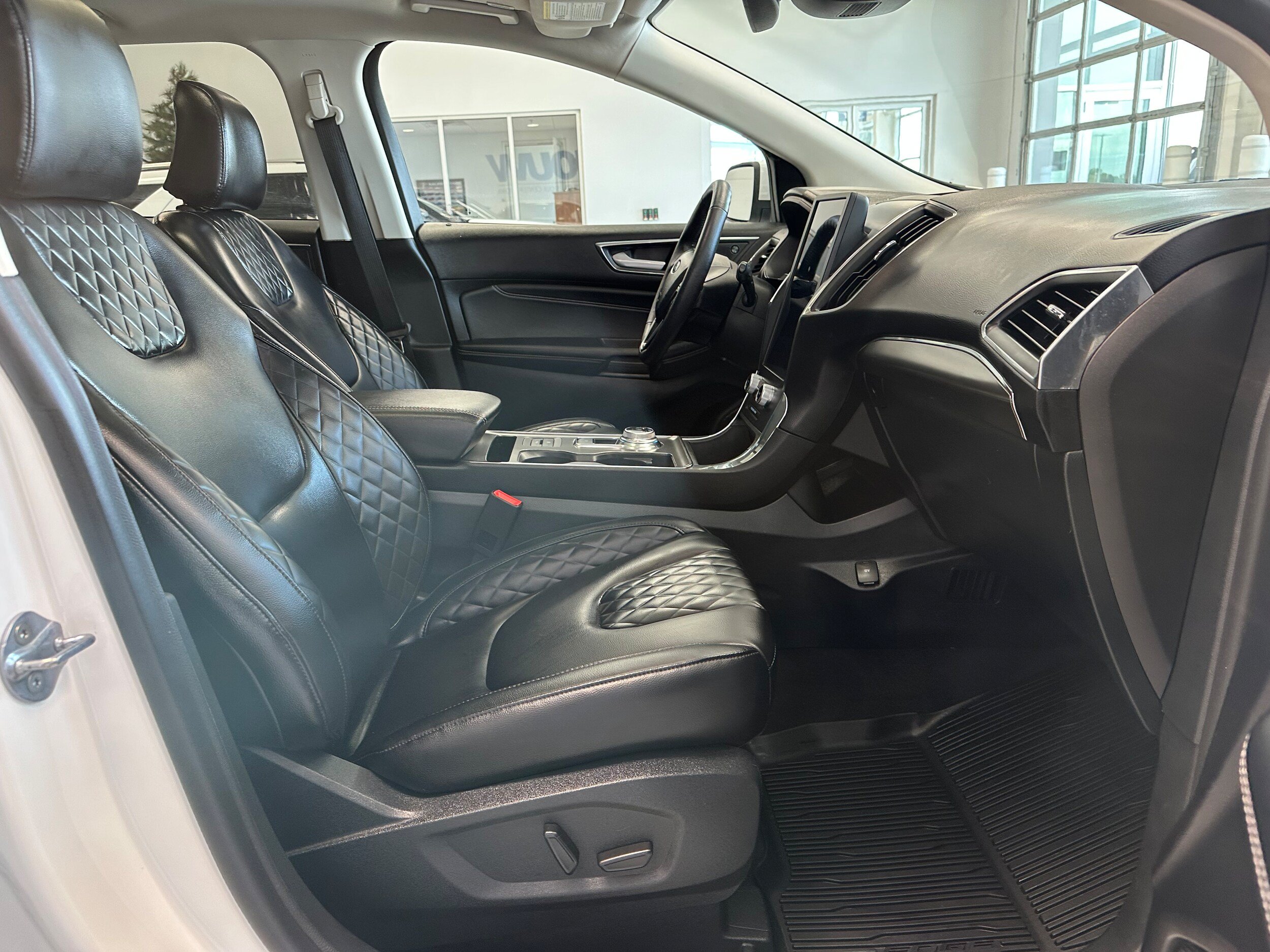 Used 2024 Ford Edge Titanium AWD/4WD image 14