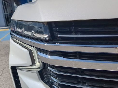 Used 2021 Chevrolet Suburban LT w/ LT Signature Package image 10