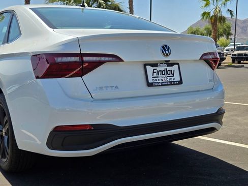 Used 2024 Volkswagen Jetta SE w/ Panoramic Sunroof Package FWD image 5