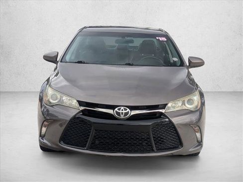 Used 2015 Toyota Camry SE image 2