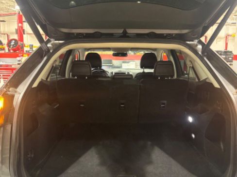 Used 2019 Ford Edge SEL w/ Equipment Group 201A image 8