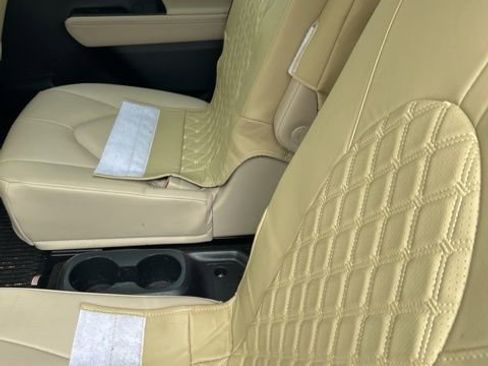 Used 2023 Toyota Highlander XLE image 22