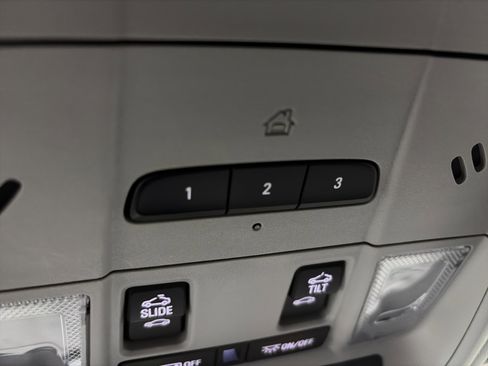 Used 2023 GMC Acadia SLT w/ Technology Package image 24