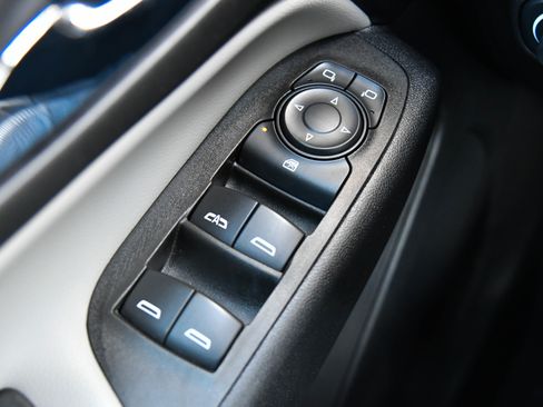 Used 2020 Chevrolet Equinox LT image 31