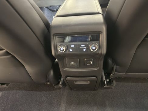 Used 2018 GMC Acadia SLT image 27
