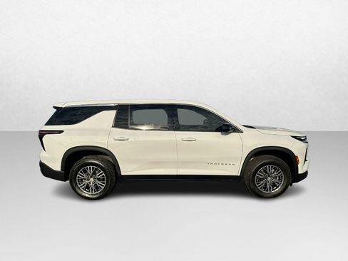 Used 2024 Chevrolet Traverse LS image 2