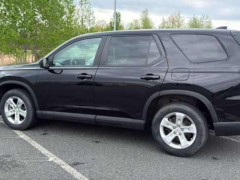 Used 2023 Honda Pilot LX image 11