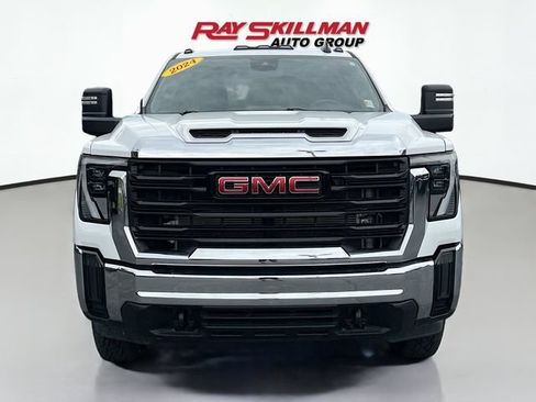 Used 2024 GMC Sierra 3500 Pro AWD/4WD image 2