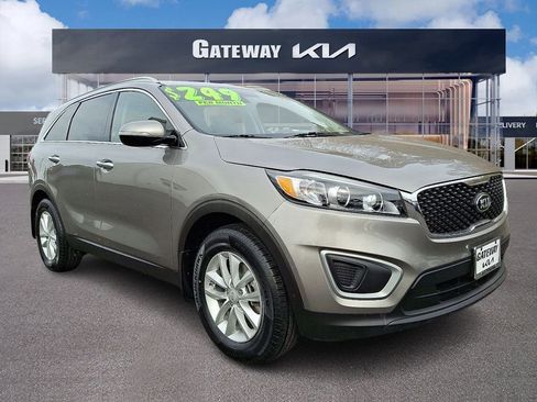 Used 2017 Kia Sorento LX image 1