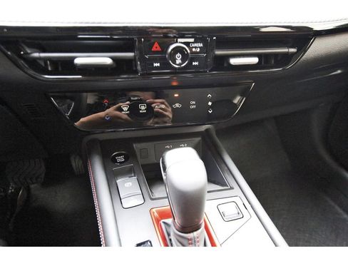 New 2026 Nissan Kicks SR FWD image 25