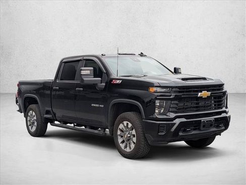 Used 2025 Chevrolet Silverado 2500 Custom w/ Custom Value Package AWD/4WD image 3