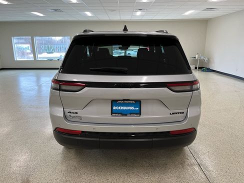 Used 2024 Jeep Grand Cherokee Limited w/ Black Appearance Package AWD/4WD image 8