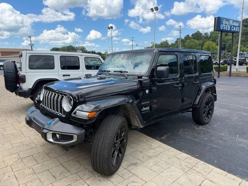Used 2024 Jeep Wrangler Unlimited Sahara AWD/4WD image 2