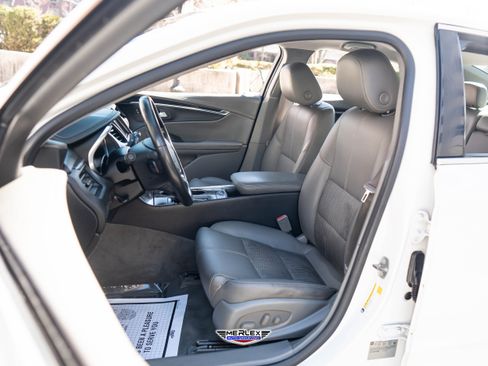 Used 2015 Chevrolet Impala LT w/ Convenience Package image 13